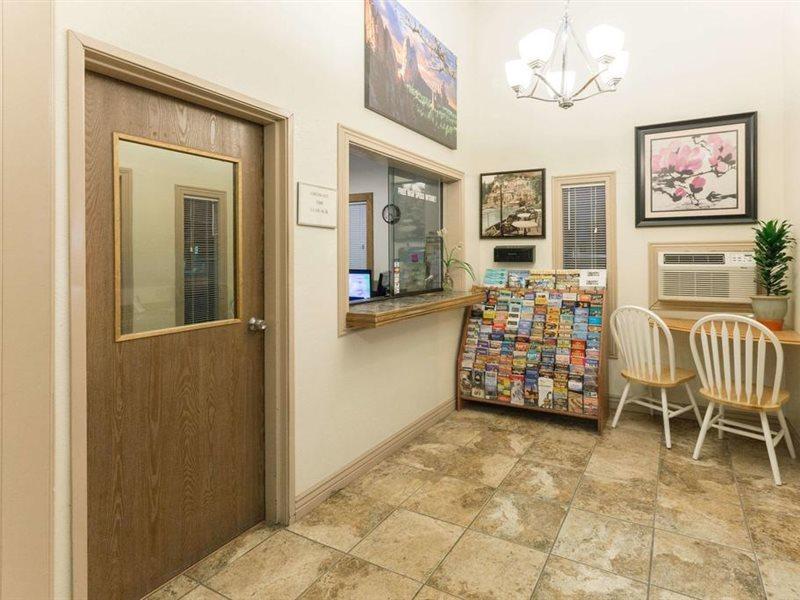 Super 8 By Wyndham Colorado Springs Peterson Space Force Cimarron Hills Exterior foto