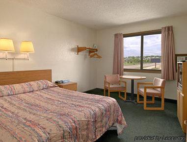 Super 8 By Wyndham Colorado Springs Peterson Space Force Cimarron Hills Quarto foto
